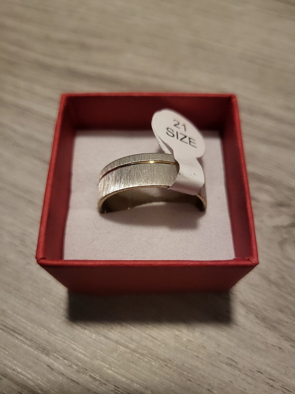 Nieuwe ring, maat 21, zilverkleurig met gouden accent, 20 of groter, IJzer of Staal, Nieuw, Ophalen of Verzenden