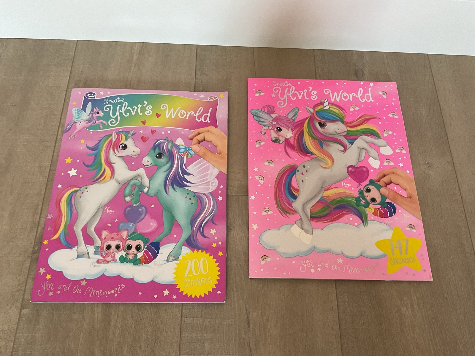 Ylvi's World Stickerboeken - 2 stuks Gratis, Ophalen of Verzenden, Zo goed als nieuw, Overige typen