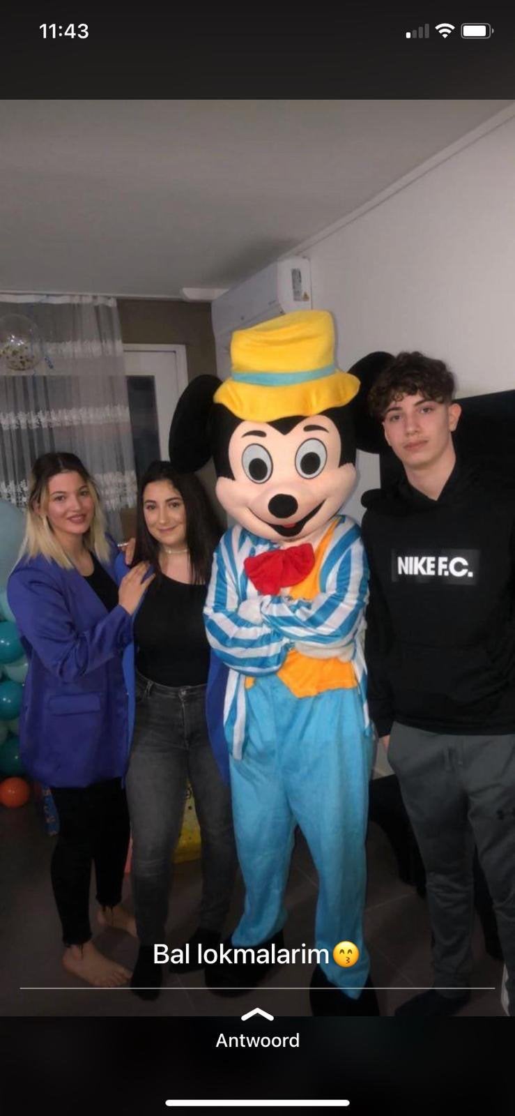 Mickey Mouse mascotte met de leuksye acteur op jouw feestje!, Ophalen, Zo goed als nieuw, Verjaardag