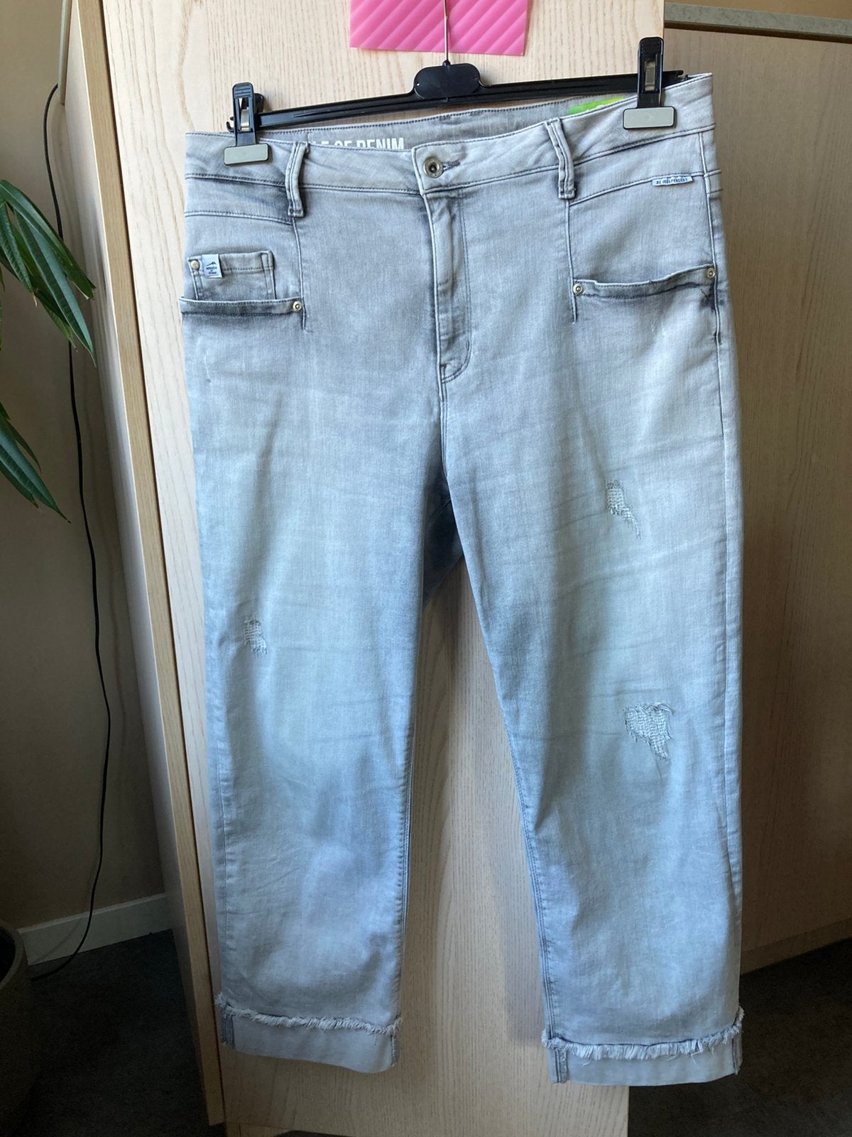 Leuke rekbare lichtgrijze jeans Miracle of Denim mt 44, Ophalen of Verzenden, Zo goed als nieuw, Grijs, W30 - W32 (confectie 38/40)