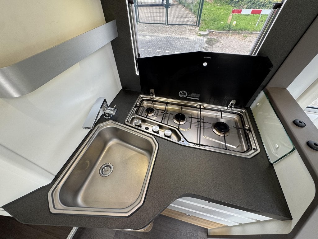 Foto 15 van Adria Sonic Plus I 700 DC - Dakairco!