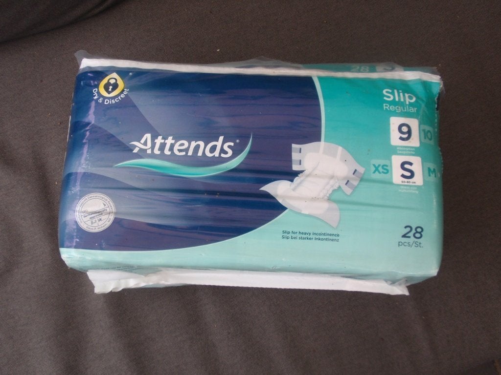 Tena en Attends luiers maat S, Diversen, Verpleegmiddelen, Ophalen of Verzenden, Nieuw