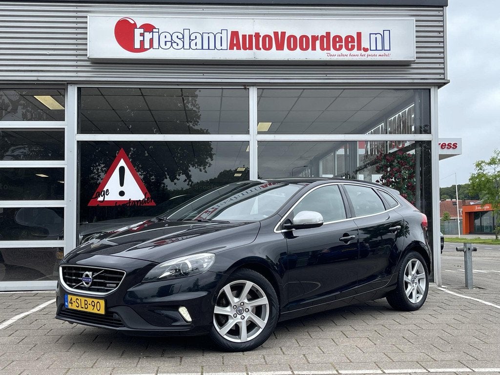 Volvo V40 1.6 T3 R-Design /Volleder/Cruise/Clima/Pano/Camera, Voorwielaandrijving, Gebruikt, 4 cilinders, Zwart