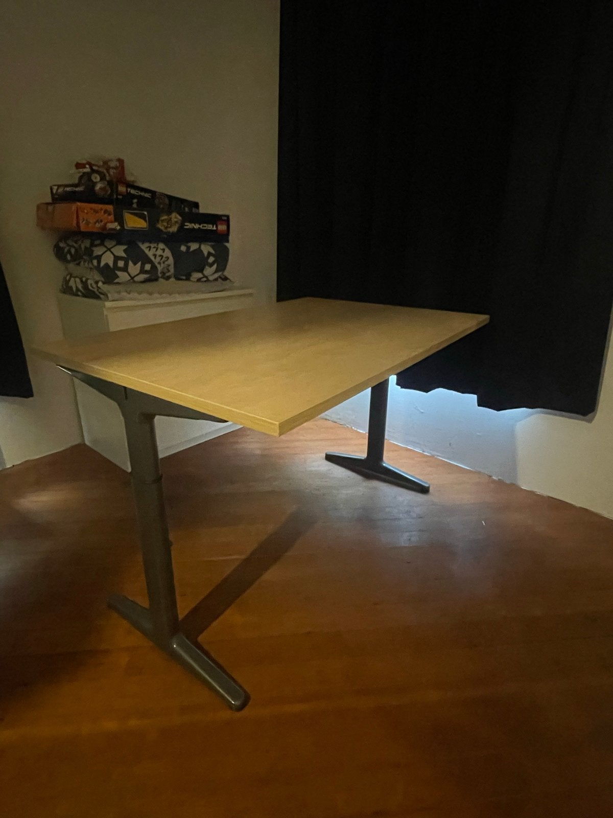 Hoog laag bureau verstelbaar, Ophalen