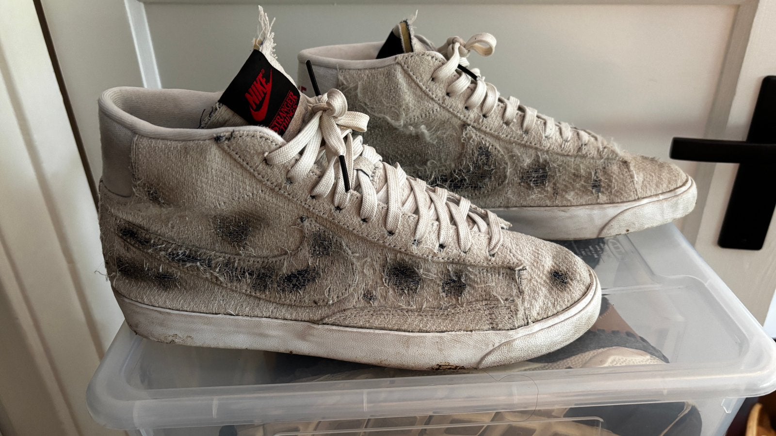 Nike blazer stranget things upside down 44,5, Ophalen of Verzenden, Zo goed als nieuw, Sneakers of Gympen