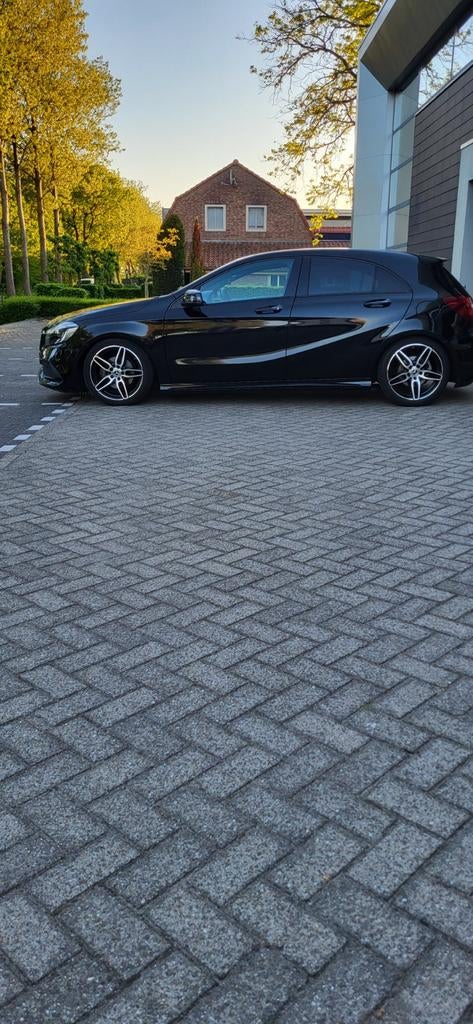 Mercedes-Benz A-Klasse A160 1.6 75KW 2017 Zwart, Auto's, Voorwielaandrijving, 4 cilinders, Zwart, Handgeschakeld