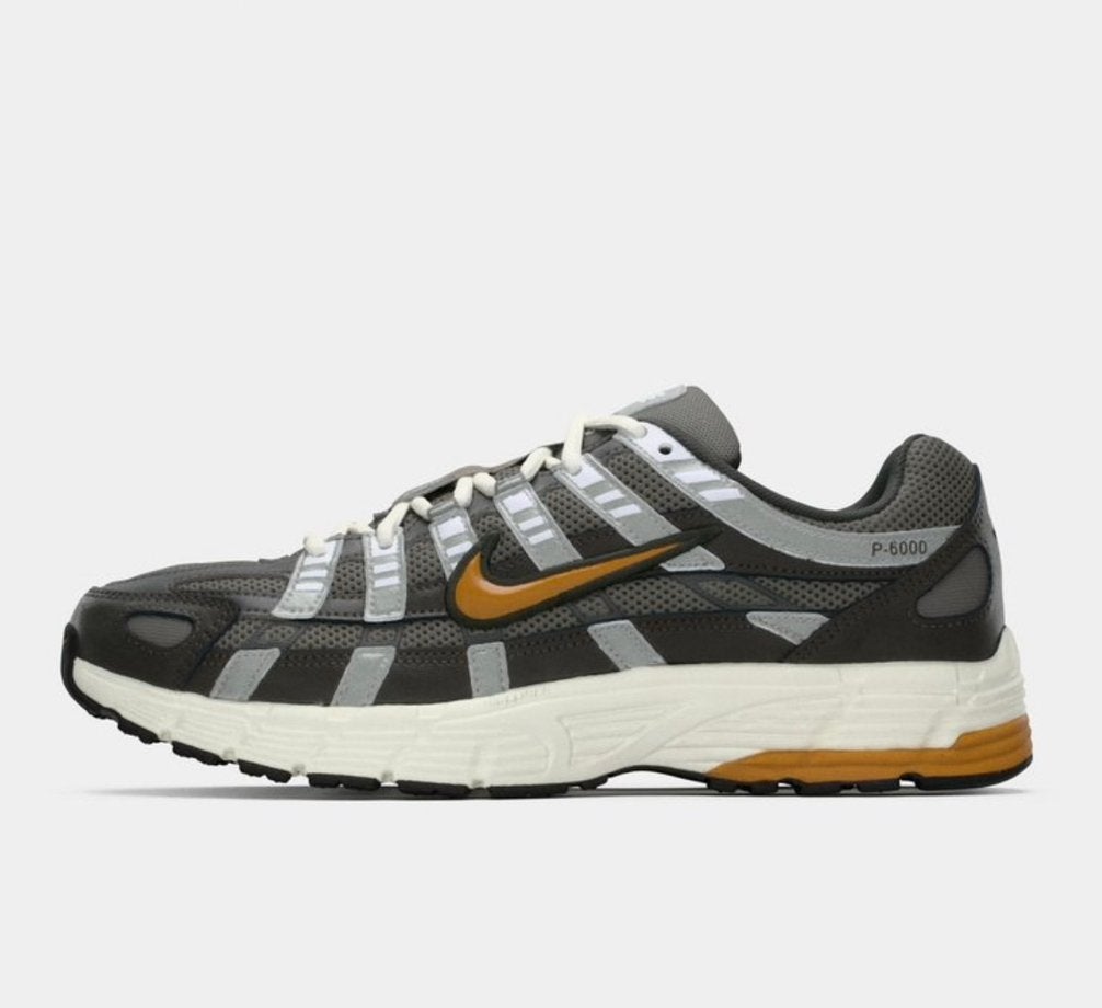 Nike P-6000 ‘Black Sequoia Ochre’ - maat 42, Product.Safety.ENEA@nike.com, Zwart, Nike, Nieuw