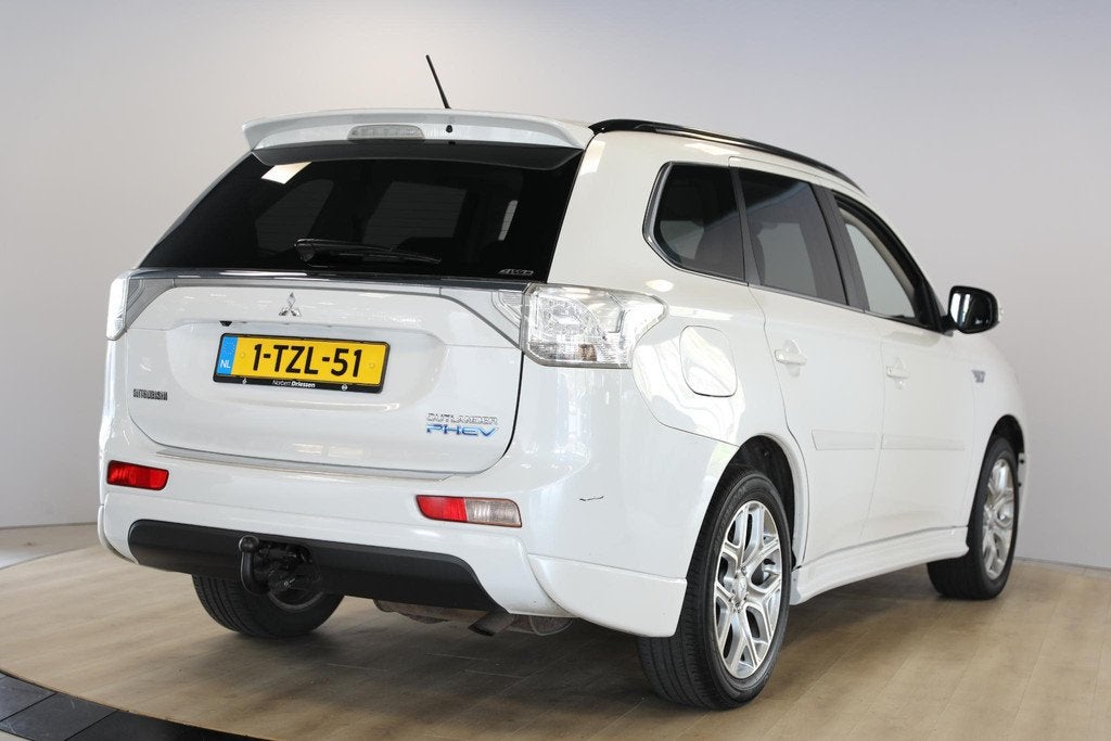 Mitsubishi Outlander 2.0 PHEV Instyle | Schuif- kanteldak |, 1998 cc, Euro 6, Wit, Bedrijf