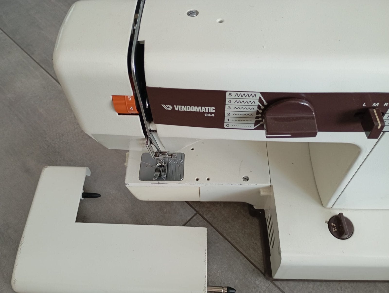 Vendomatic 044 Naaimachine met Brother pedaal, Ophalen, Gebruikt, Naaimachine, Overige merken
