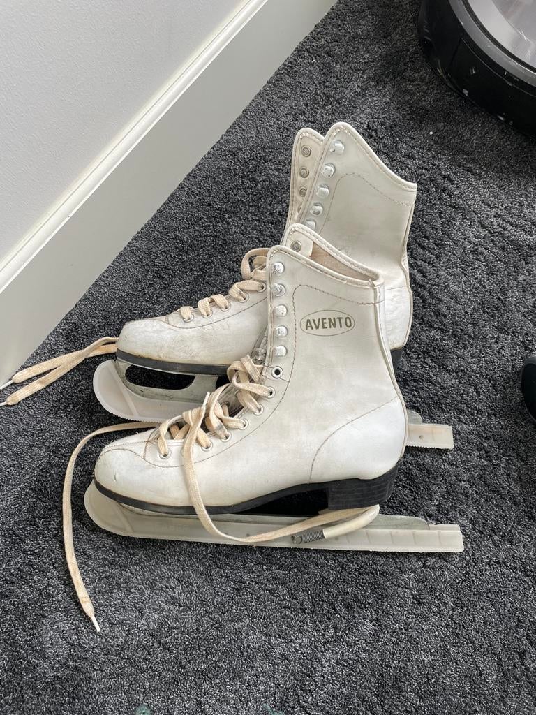Avento kunstschaatsen maat 37 leer UITSLUITEND OPHALEN, Sport en Fitness, Schaatsen, Ophalen, Gebruikt, Kunstschaatsen, Overige merken