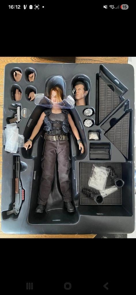 Sarah connor figure, Verzenden