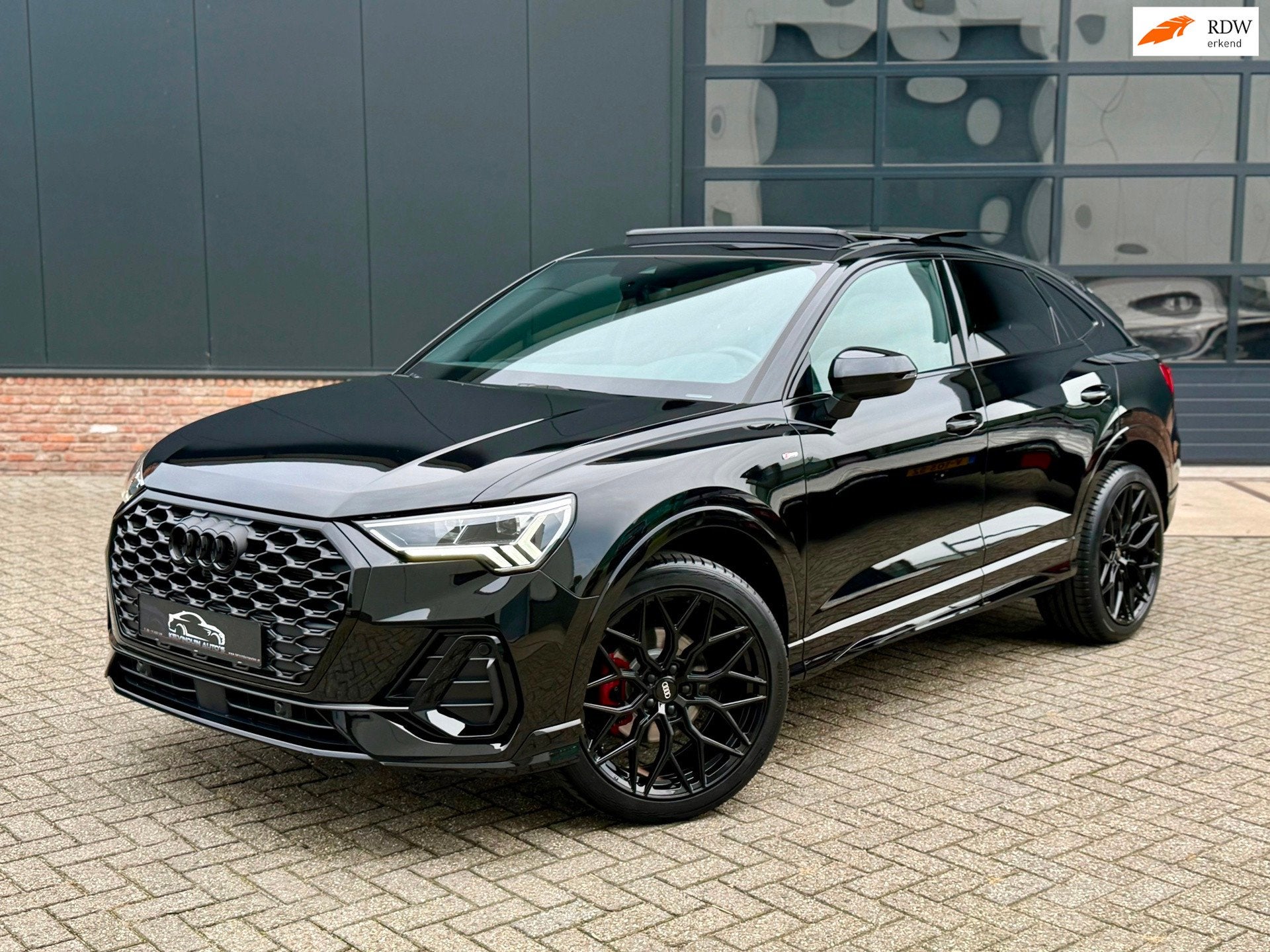Audi Q3 SPORTBACK 35 TFSI S-Line 150 pk Blackstyle/pano/Came, Euro 6, 4 cilinders, 150 pk, Zwart