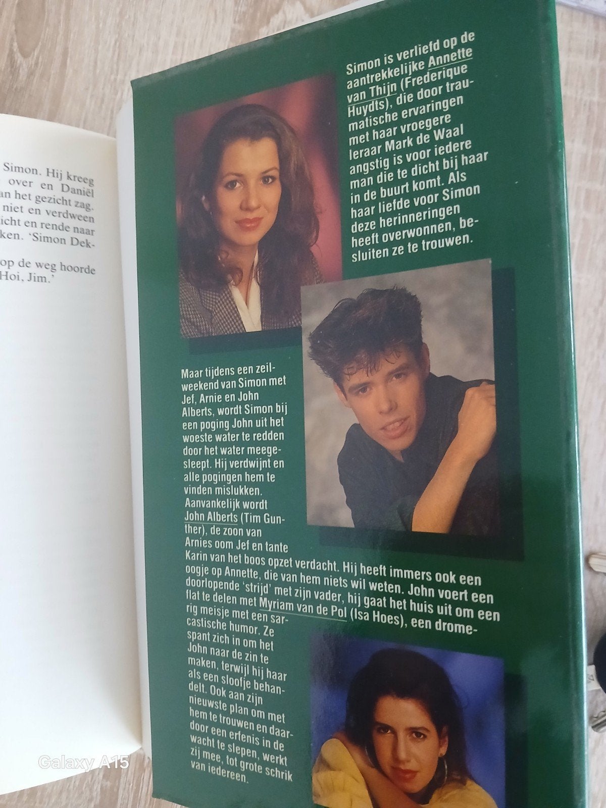 goede tijden boek, Ophalen of Verzenden, Zo goed als nieuw, Tv-serie