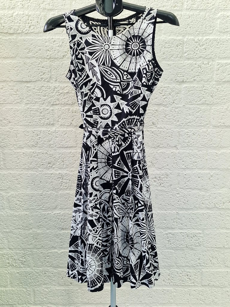 Marc Cain jurk maat M (N2) zwart wit designer print, Maat 38/40 (M), Zwart, Ophalen of Verzenden, Zo goed als nieuw