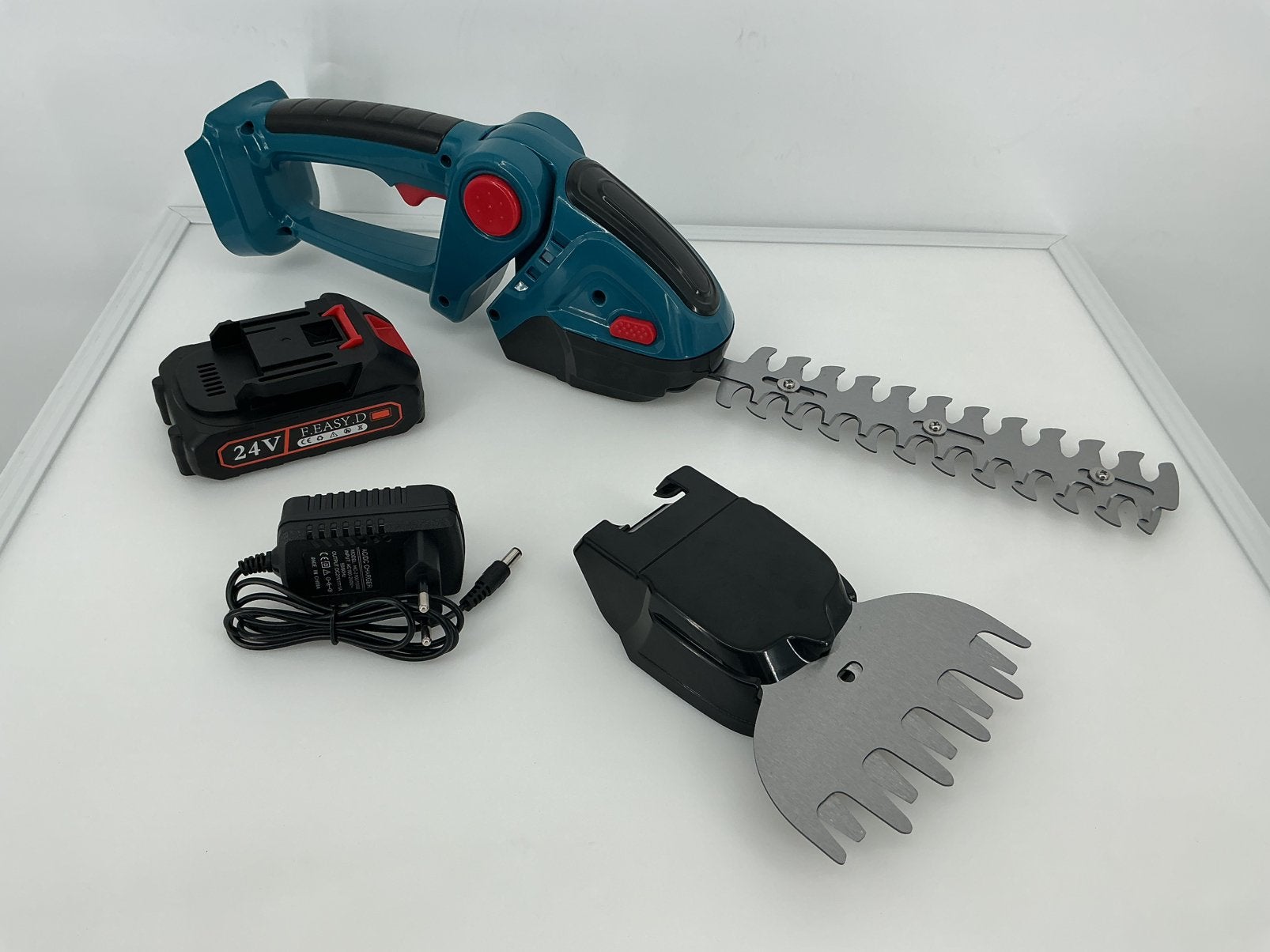 Heggenschaar en Grastrimmer.Nieuw.Werkt op Makita18v.€ 36,00, Ophalen of Verzenden, Nieuw, Accu