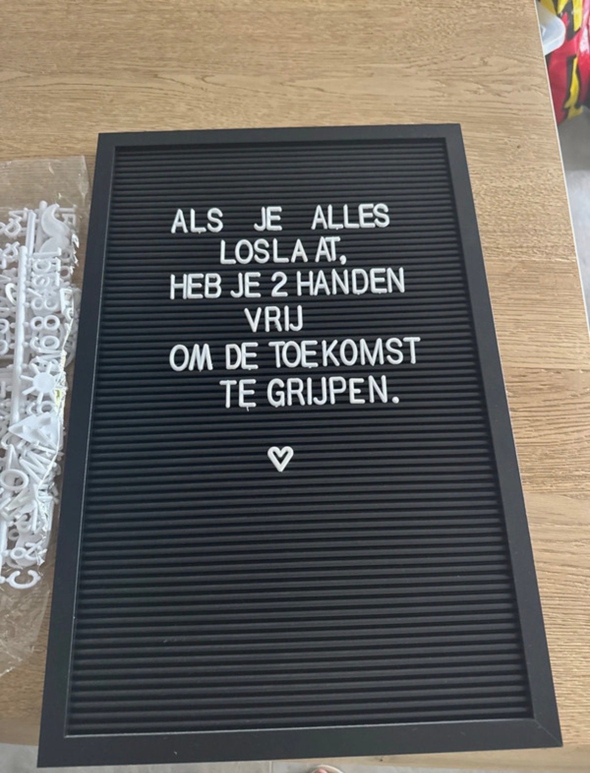 Letterbord met inspirerende quote en losse letters, Zwart, Kunststof, Ophalen of Verzenden, Zo goed als nieuw