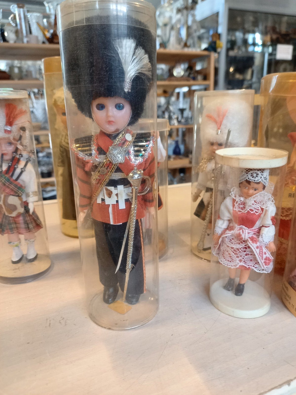 Vintage klederdrachtpoppetjes in verpakking, Verzamelen, Poppen, Ophalen, Pop