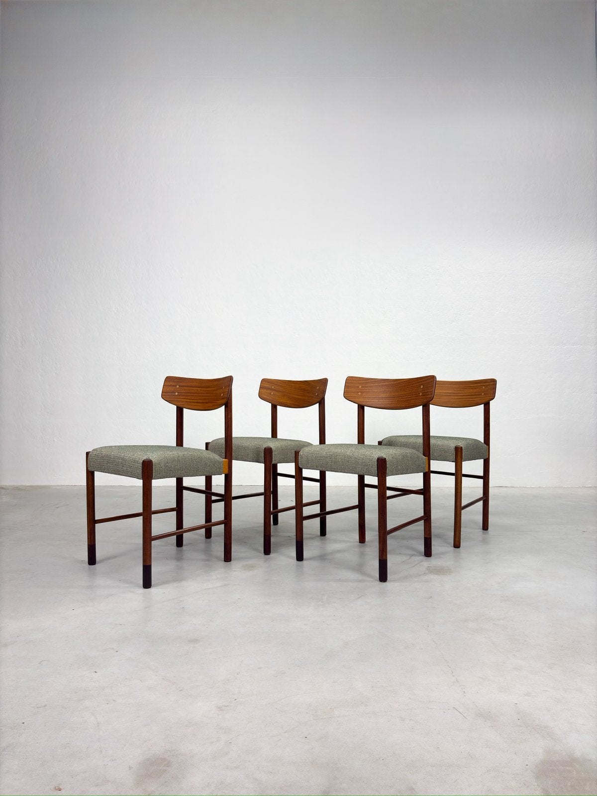 Set Vintage Eetkamerstoelen Deens Design Jaren 60, Ophalen, Overige kleuren, Zo goed als nieuw, Vier