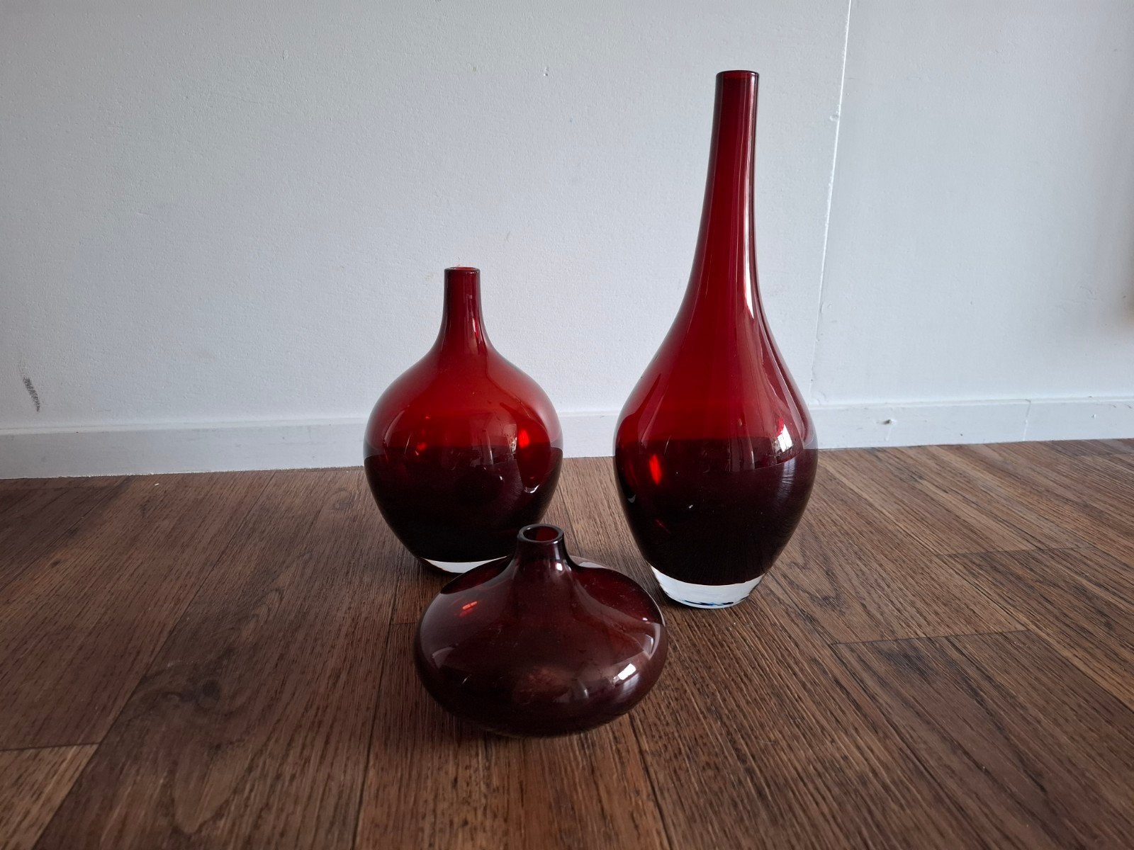 Set van 3 rode glazen vazen, Ophalen