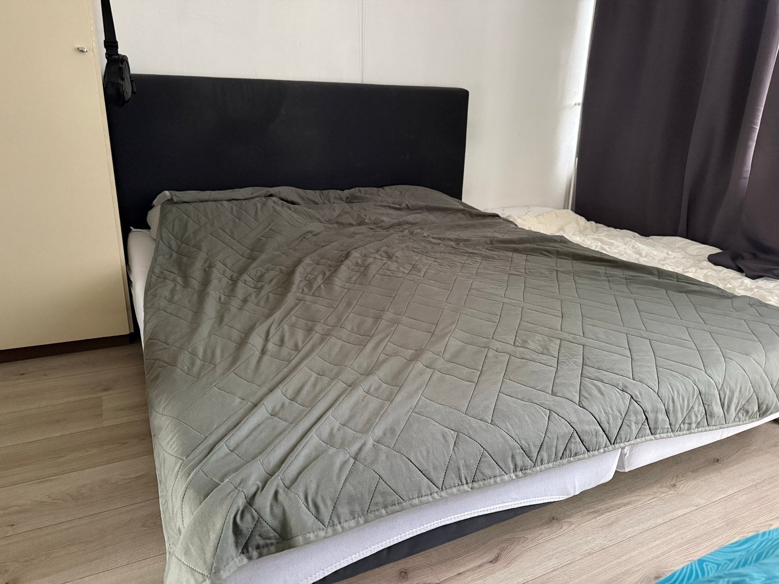 Gratis af te halen: Meubelpakket (bureau, kast, bank, bed), Huis en Inrichting, Ophalen of Verzenden