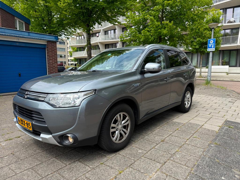 Mitsubishi Outlander 2.0 PHEV Business Edition X-Line Plug-I, Zwart, 4 cilinders, Leder en Stof, Bedrijf