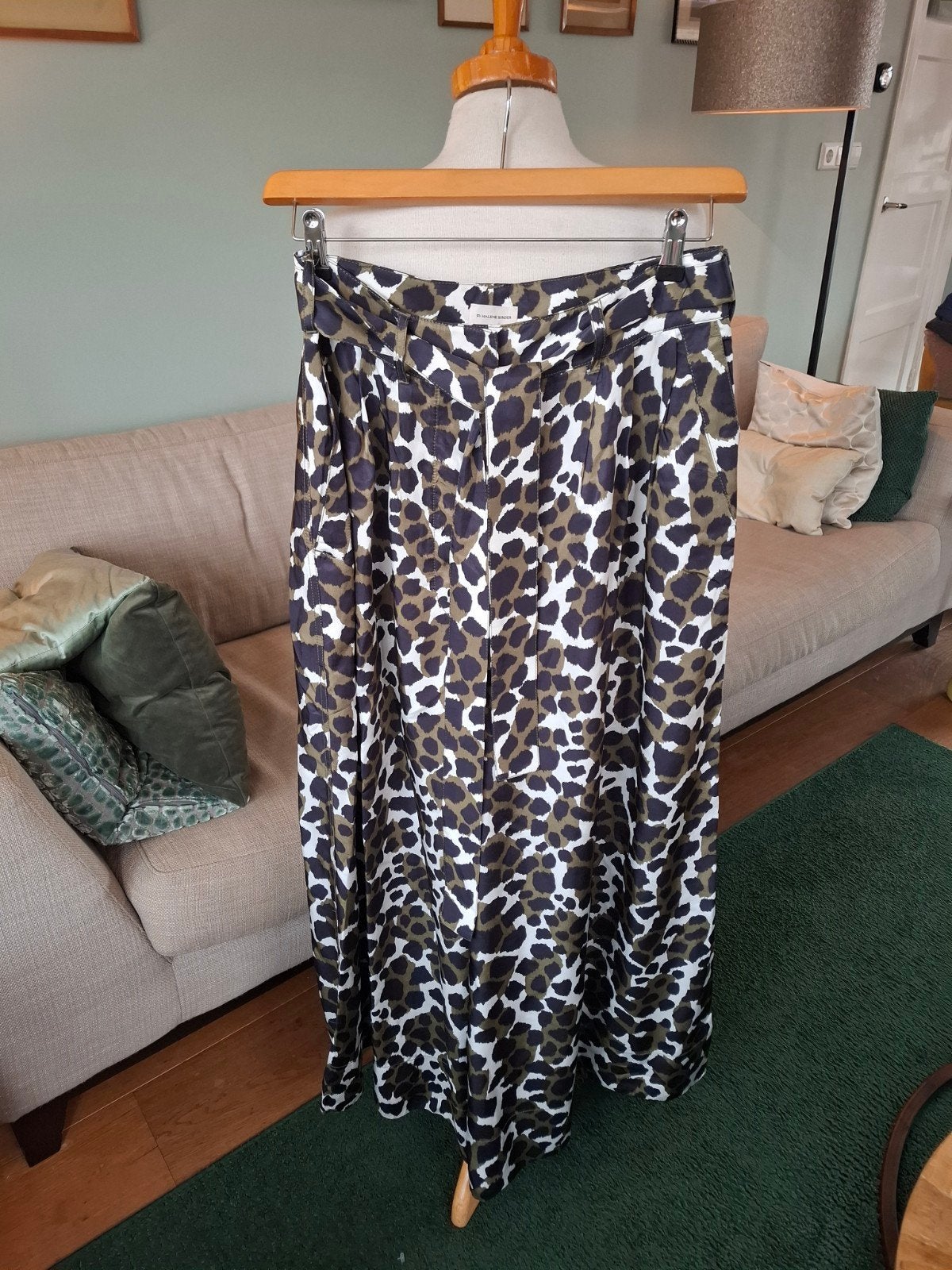 Wijd vallende broek van Malene Birger, Kleding | Dames, Maat 38/40 (M), Ophalen of Verzenden, Zo goed als nieuw, By Malene Birger