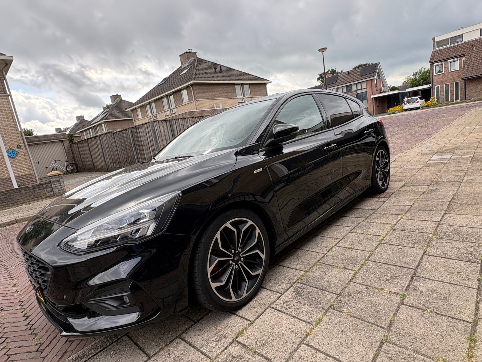 Ford Focus 1.0 Ecoboost 125pk 2018 Zwart, Dealer onderhouden, 125 pk, Zwart, Leder en Stof