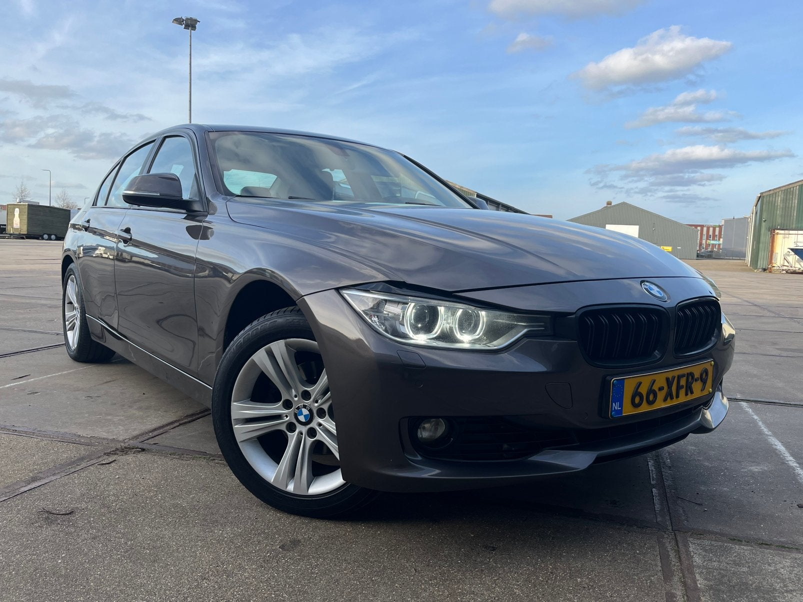 BMW 3-Serie 2.0IX 320i135KW Aut8 (f30) 2012 Bruin, Auto's, Automaat, Bluetooth, Achterwielaandrijving, 4 cilinders