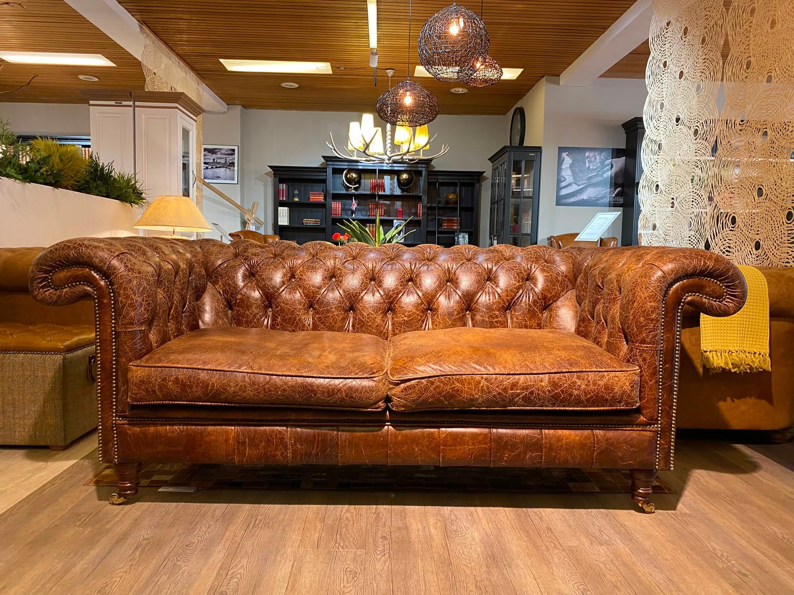 Stoere Chesterfield 3 Zits bank Vintage bruin Cognac, Huis en Inrichting, Banken | Bankstellen, Ophalen of Verzenden, Gebruikt