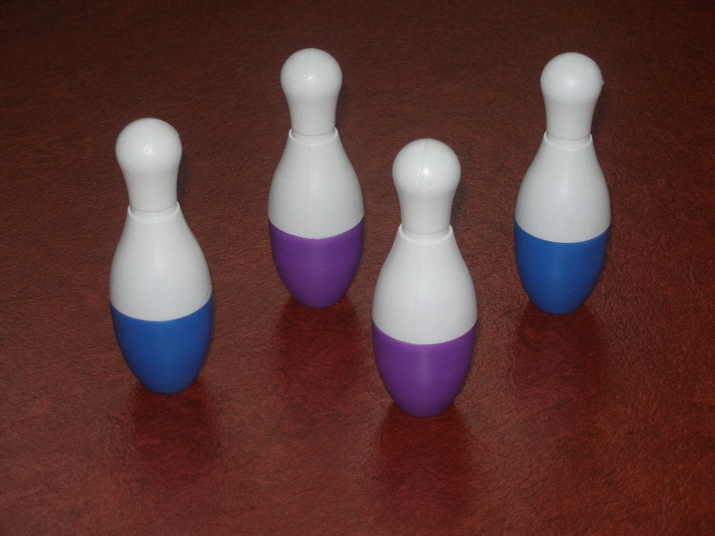 4 gekleurde plastic kegels 12 cm hoog wit/blauw,wit/paar, Ophalen of Verzenden, Nieuw