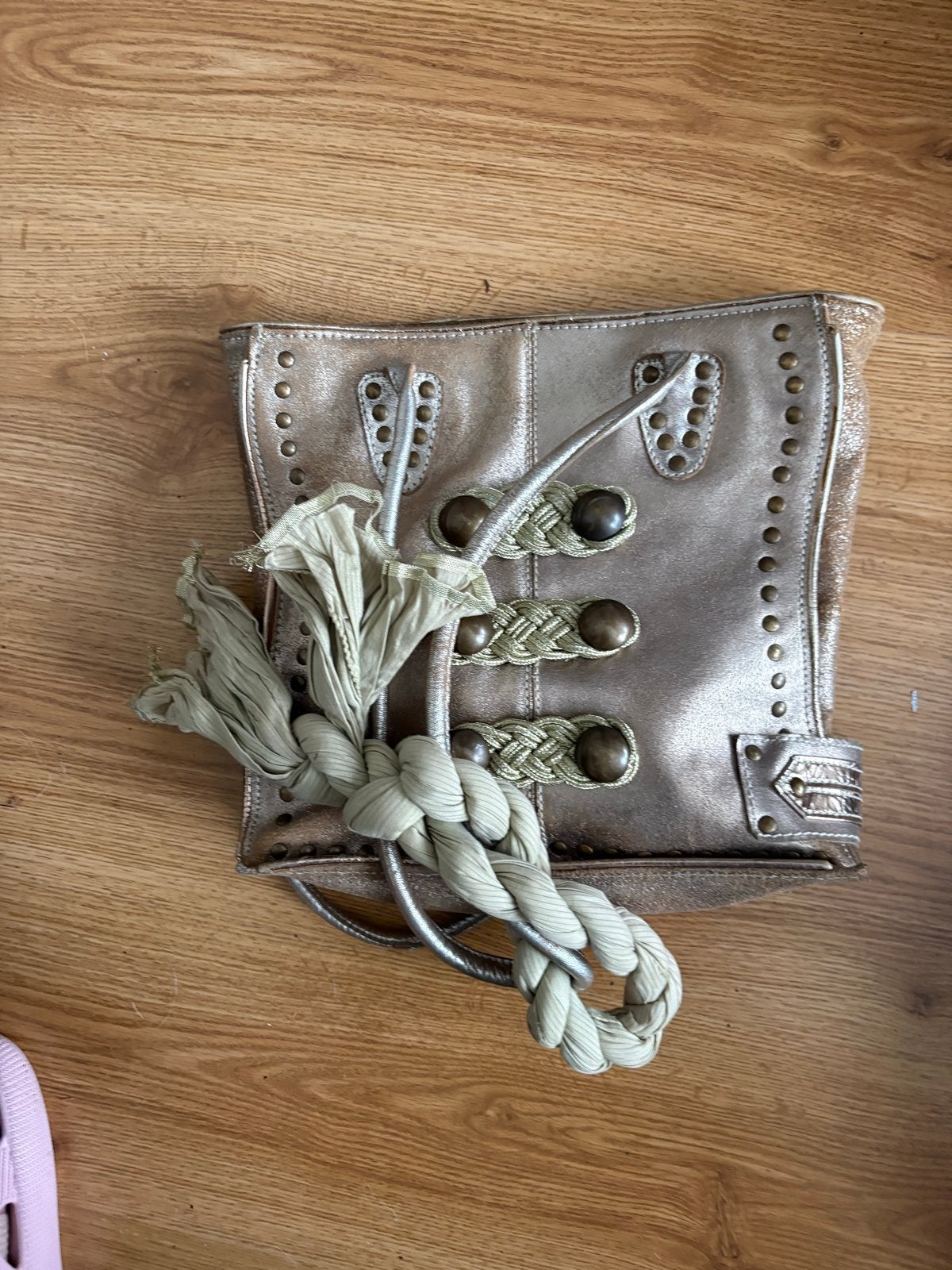 P,H&T Unieke goudkleurige handtas met militaire details, Ophalen of Verzenden, Gebruikt, Overige kleuren, Handtas