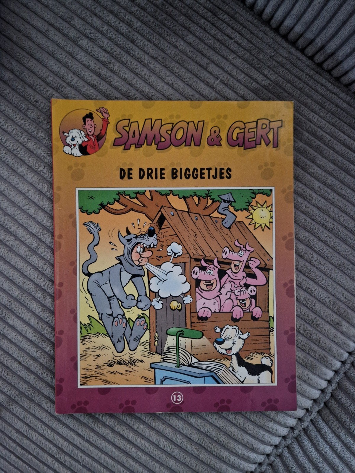 Samson & Gert - De Drie Biggetjes deel 13 (Stripboek), Boeken, Eén stripboek, Ophalen of Verzenden, Gelezen, Studio 100