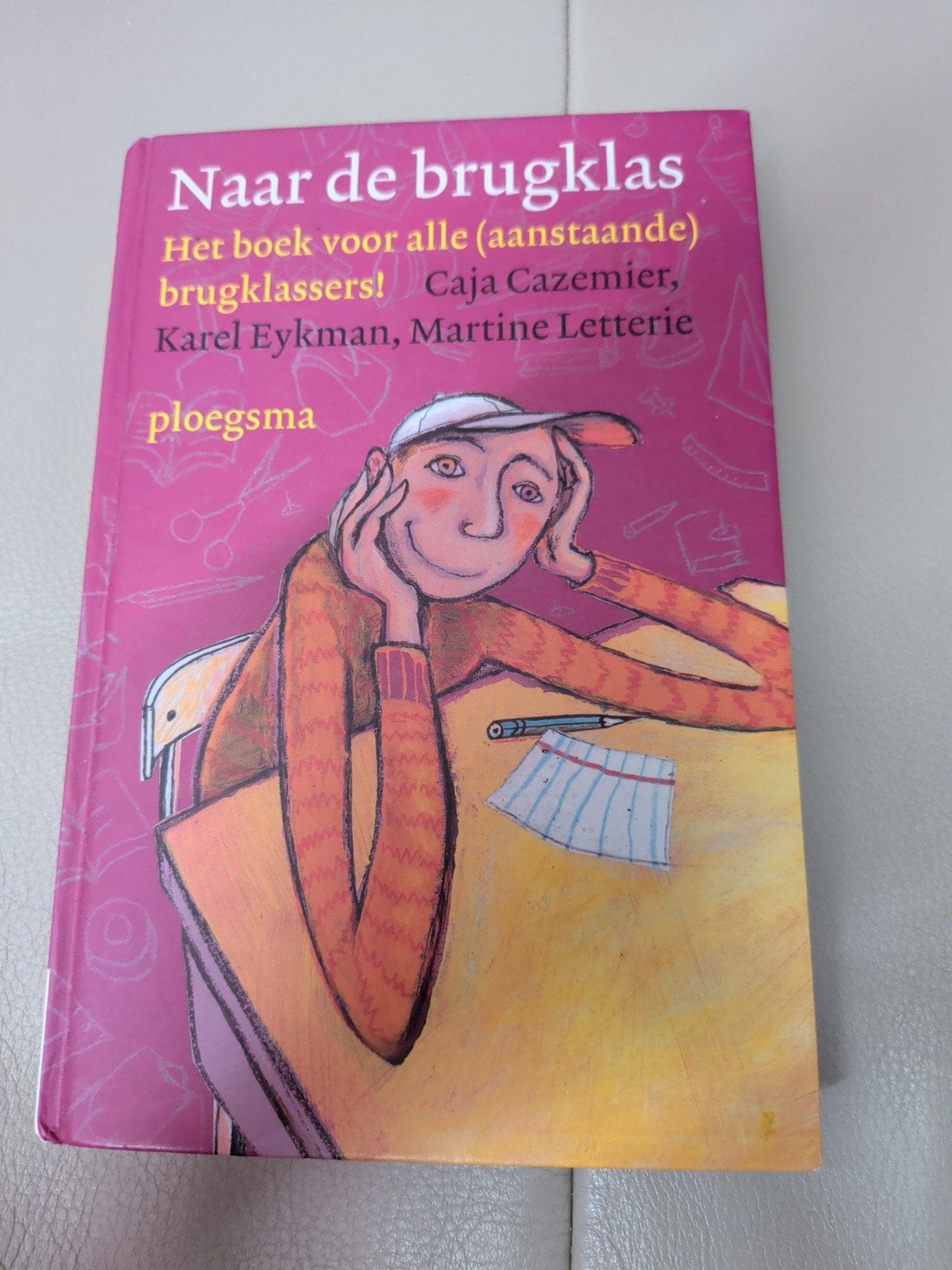 Naar de brugklas - Het boek voor (aanstaande) brugklasse, Ophalen of Verzenden, Gelezen, Caja Cazemier, Karel Eykman, Martine Letterie