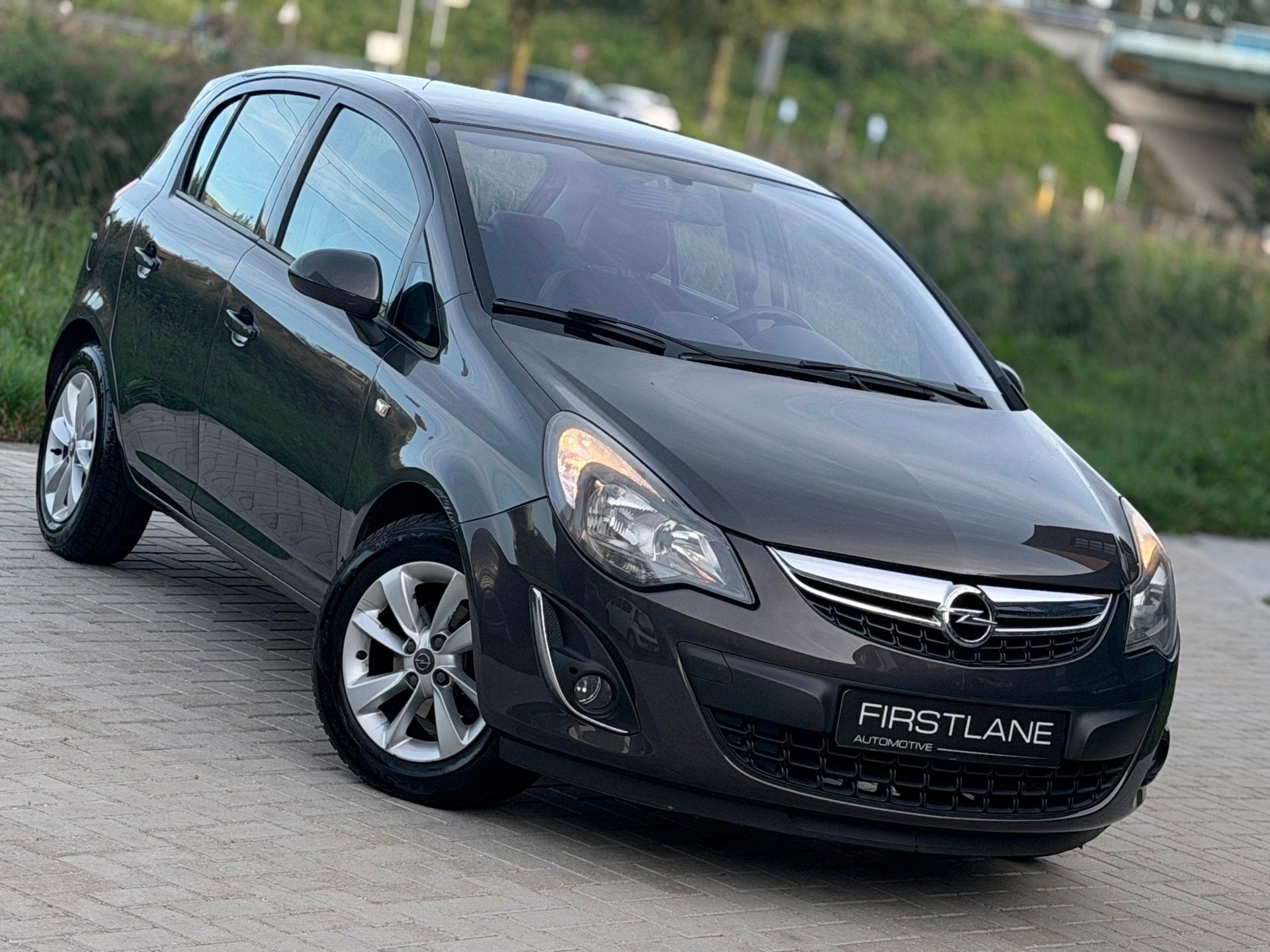 Foto 3 van Opel Corsa 1.2-16V Berlin | Airco | Elek ramen | Zeer netjes