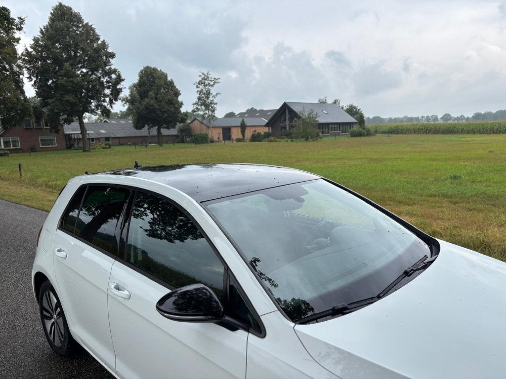 Volkswagen e-Golf e-Golf SOH 86% | Camera | ACC | Navigatie, Auto's, Volkswagen, Automaat, Gebruikt, 230 km, Wit