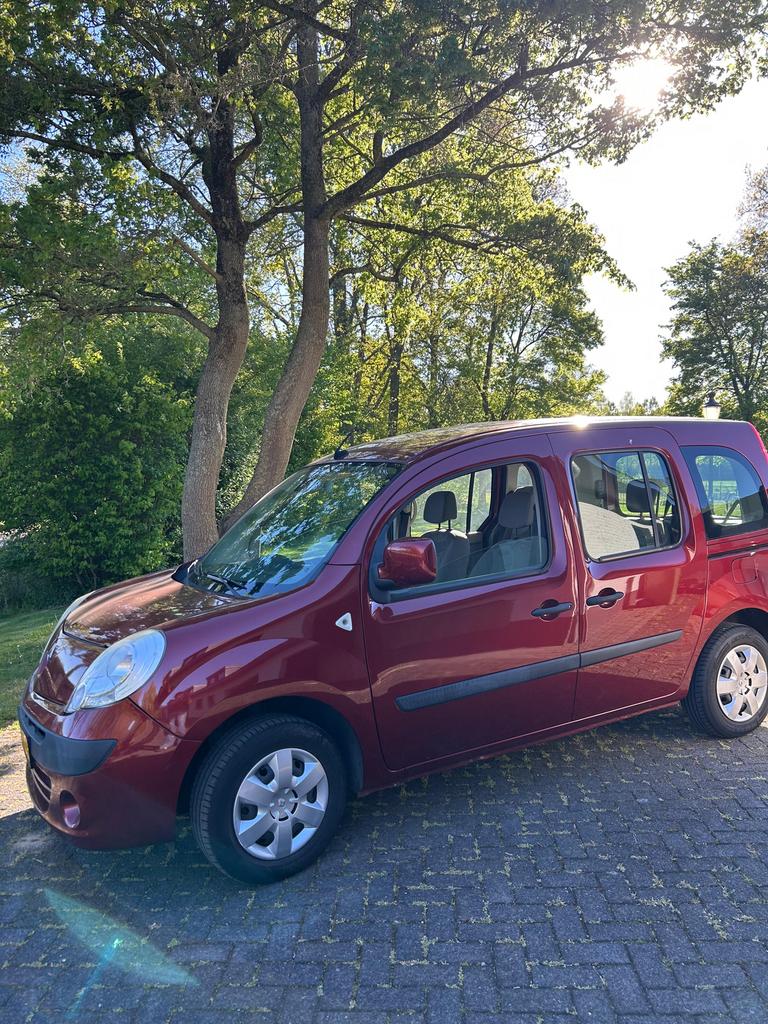 Rolstoel auto Renault Kangoo 1.6 16V 78KW  AUT 2010 Rood, 4 cilinders, 75 €/maand, Kangoo, Particulier