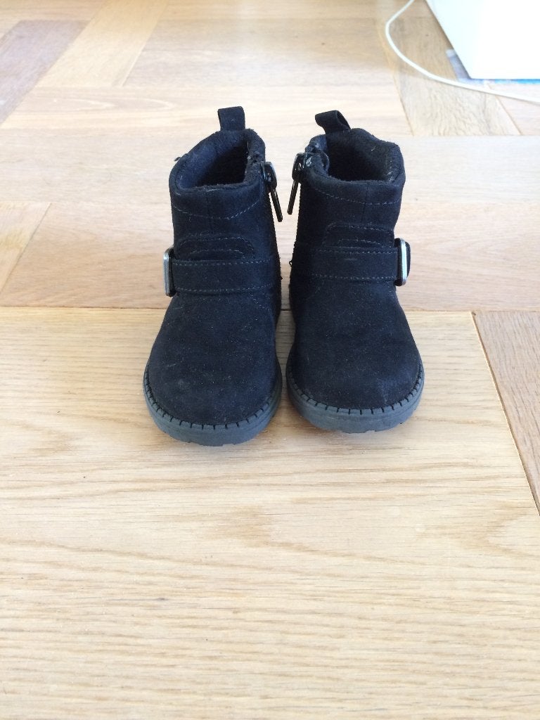 Schattige zwarte gevoerde laarsjes / bergschoentjes mt 18/19, Kinderen en Baby's, Kinderkleding | Schoenen en Sokken, Gebruikt