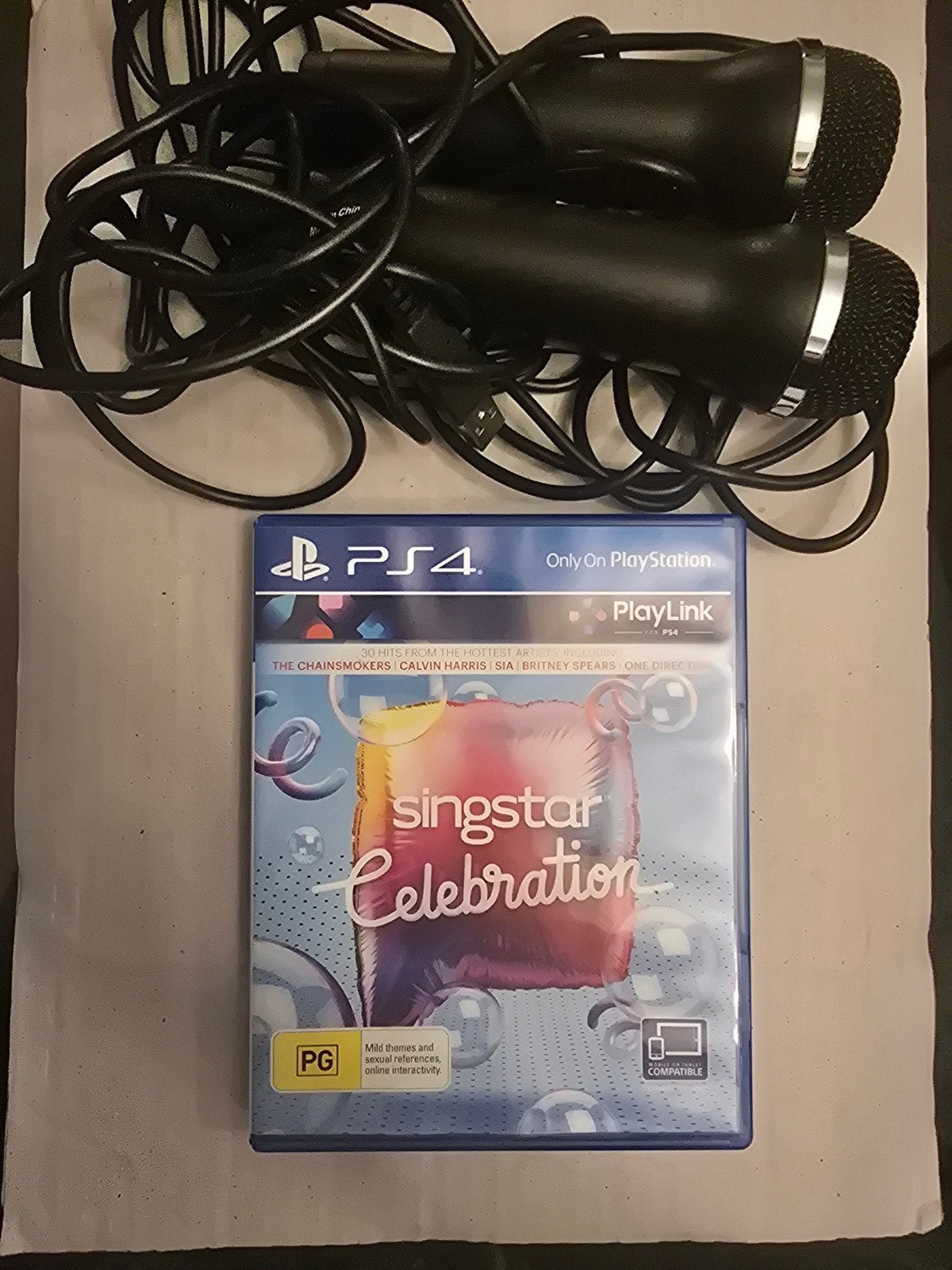 SingStar Celebration PS4 met 2 microfoons, Muziek, Eén computer, Ophalen of Verzenden, Zo goed als nieuw