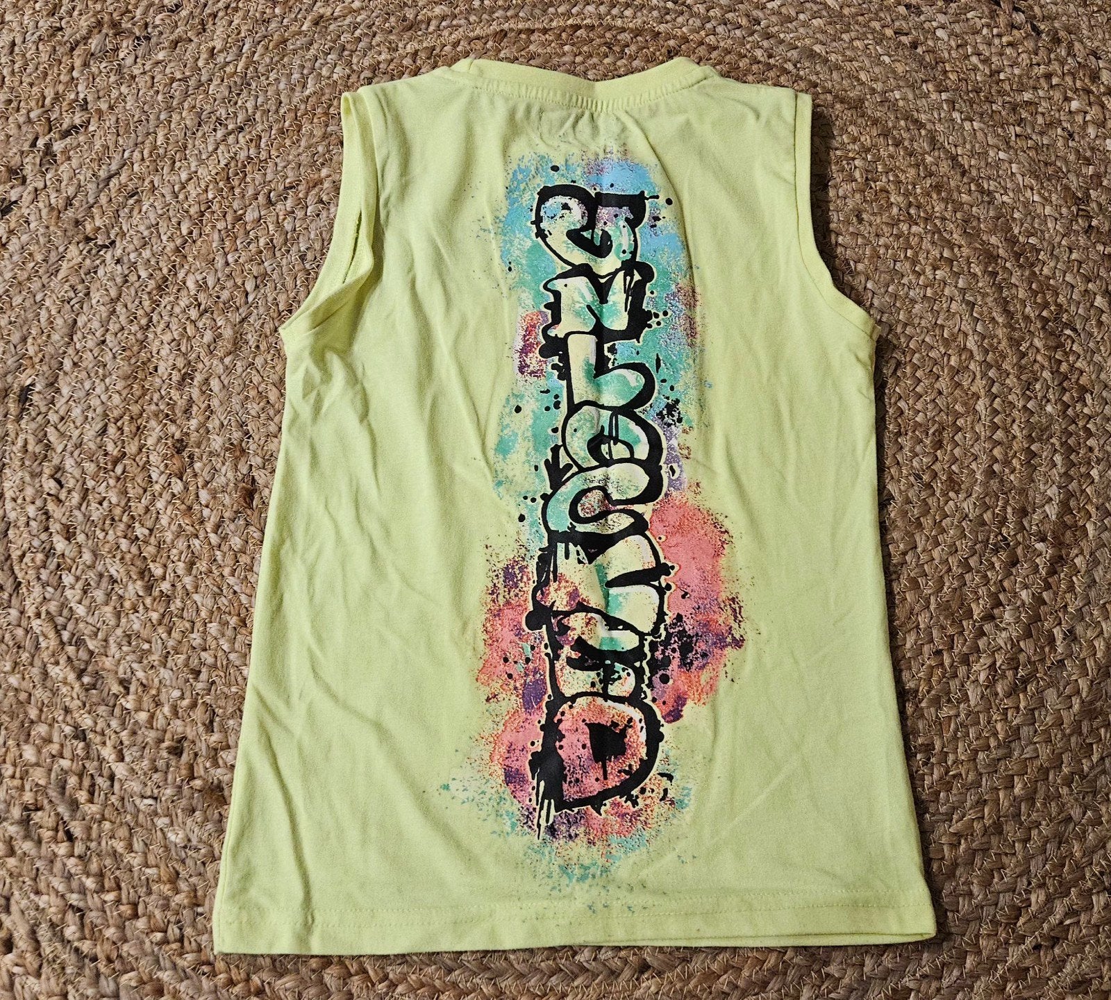 Leuke singlet Unlocked backprint rugprint maat 128/134, Ophalen of Verzenden, Zo goed als nieuw, Shirt of Longsleeve, Unlocked