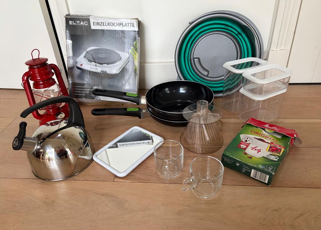 Starterset voor kamperen - pannen, kookplaat, olie lamp, Ophalen of Verzenden, Gebruikt