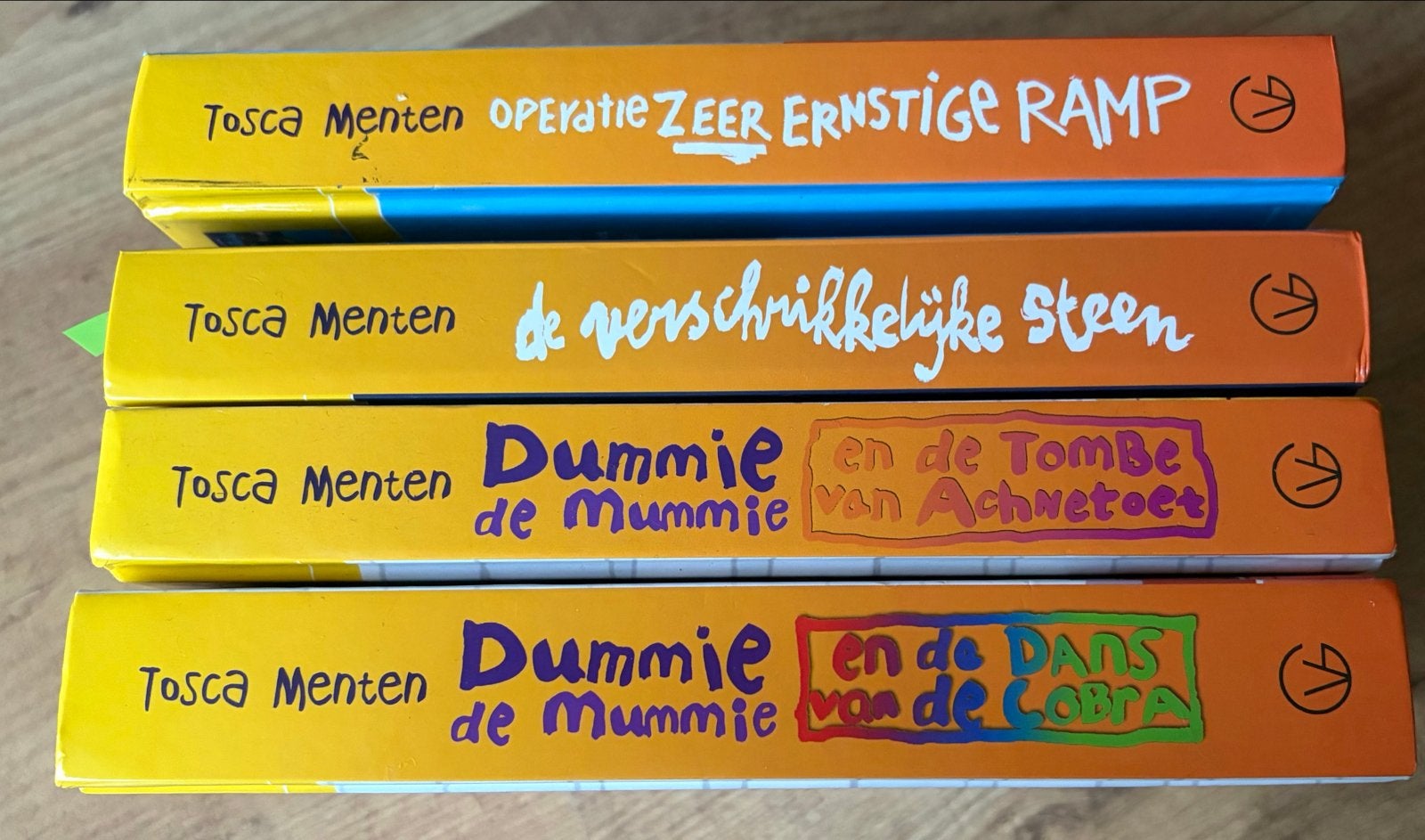 4 boeken van Tosca Menten, waaronder 2 Dummie de Mummie, Ophalen of Verzenden, Zo goed als nieuw, Fictie algemeen