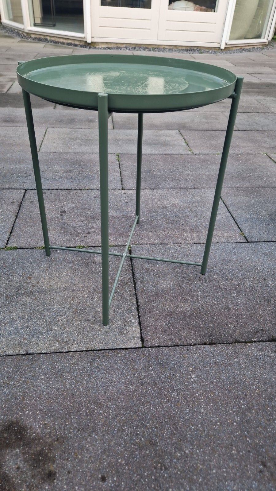 Groene bijzettafel, rond, 44x53 cm, 45 tot 60 cm, Minder dan 55 cm, Gebruikt, Metaal of Aluminium