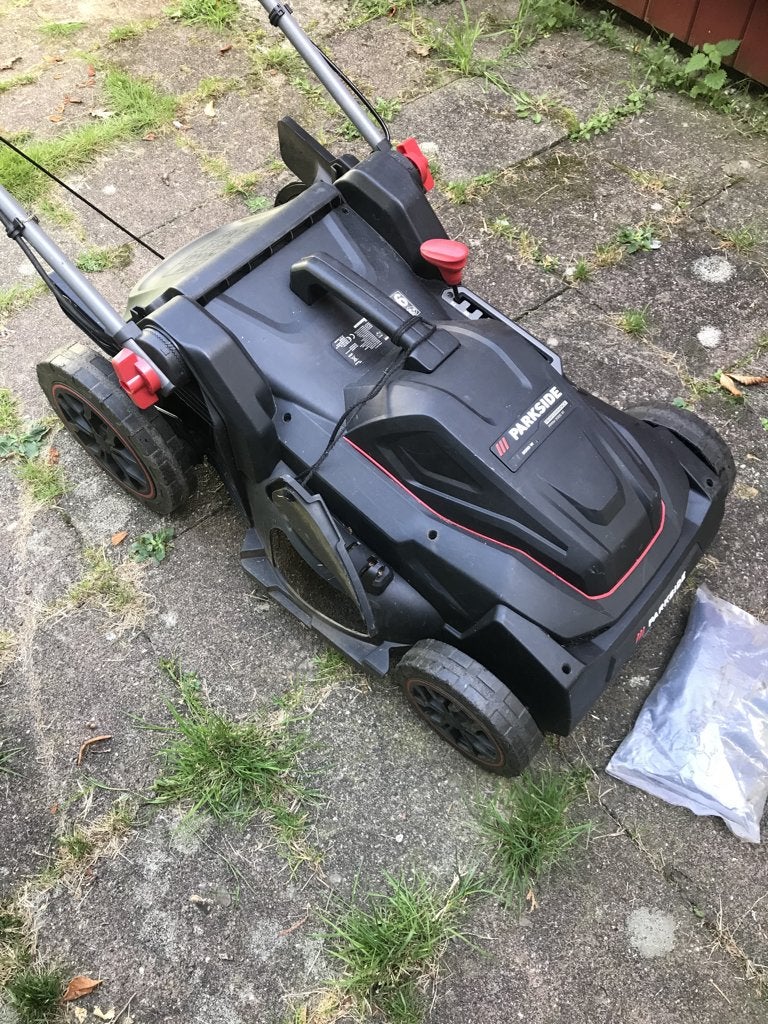 Grasmaaier 2000 Watt, Tuin en Terras, Ophalen, Cirkelmaaier, Elektrische grasmaaier, Opvangzak