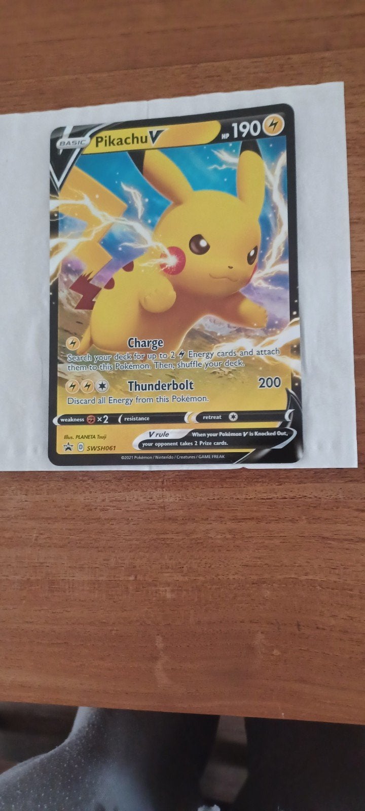 Twee grote Pokémon kaarten: Pikachu V en Copperajah V, Ophalen of Verzenden, Zo goed als nieuw, Meerdere kaarten