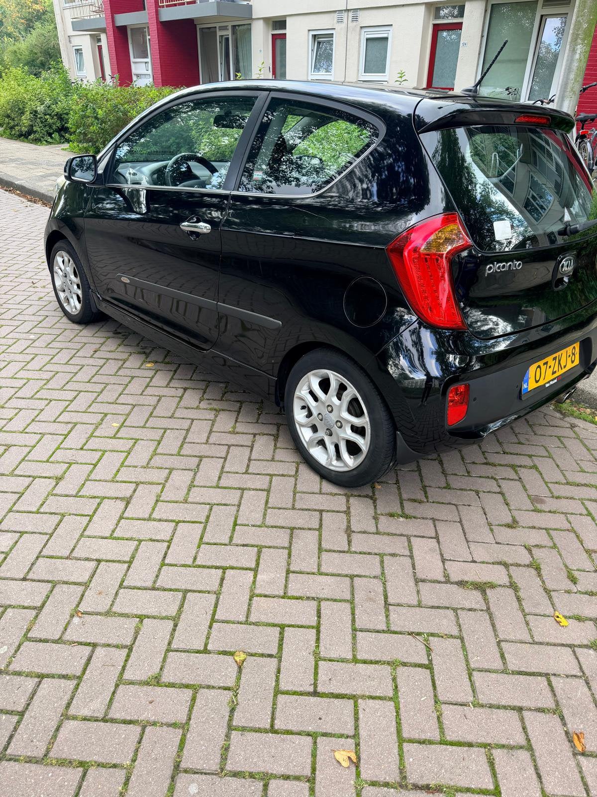 Kia Picanto 1.0 Cvvt 3-DRS 2012 Zwart, Auto's, Voorwielaandrijving, 400 kg, Zwart, Origineel Nederlands
