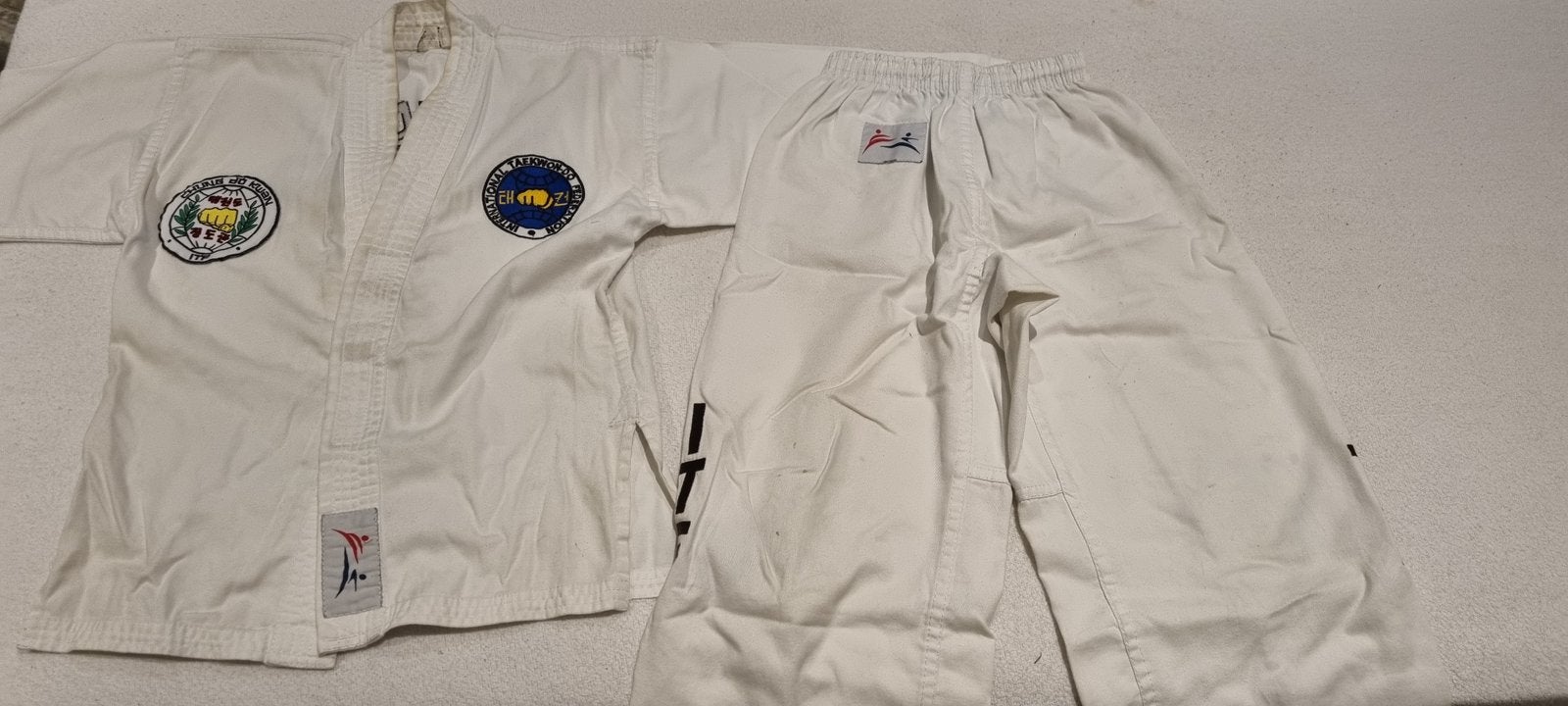 Taekwando karate pak, Sport en Fitness, Vechtsporten en Zelfverdediging, Ophalen of Verzenden, Gebruikt