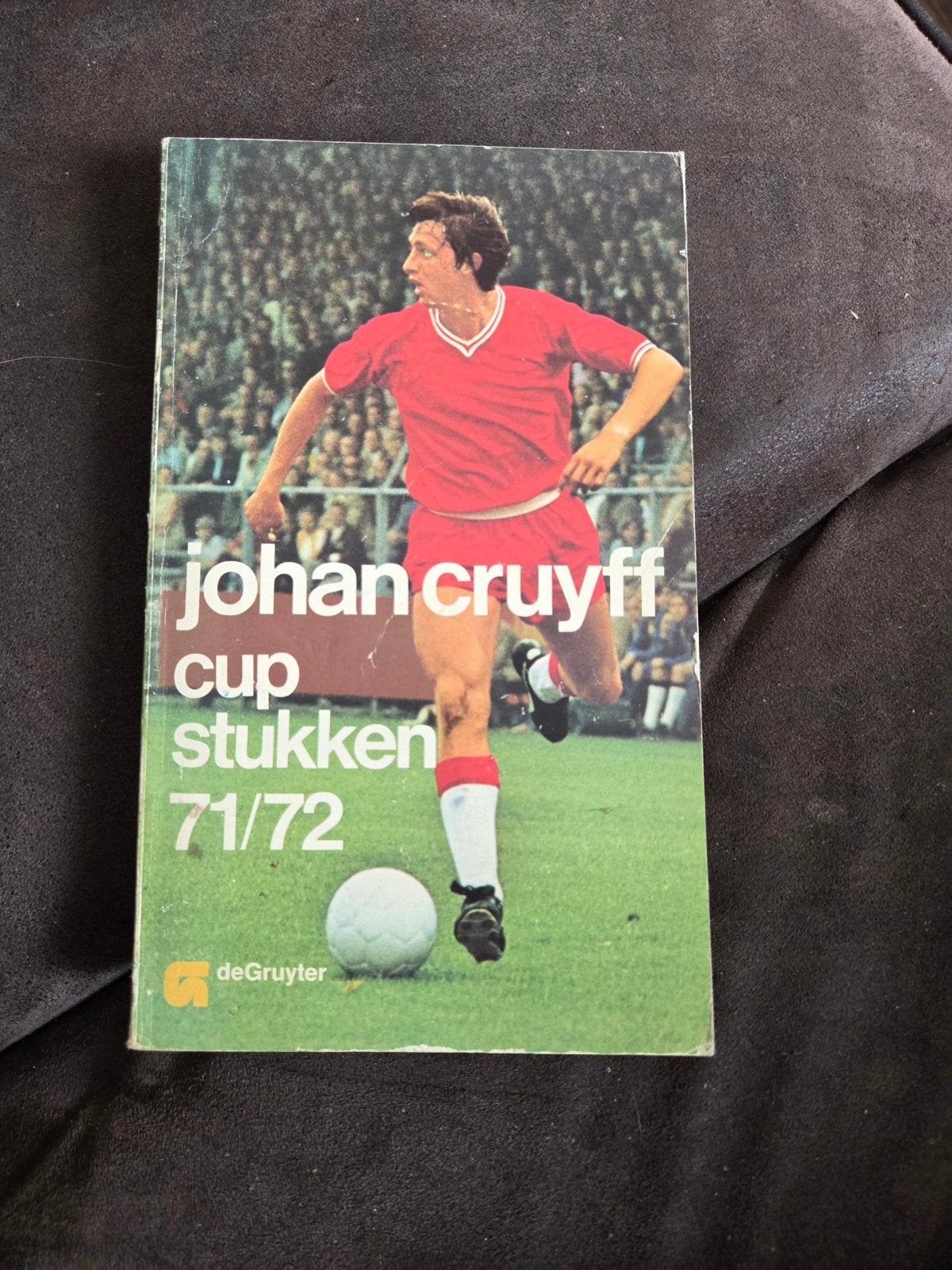 Johan Cruyff Cup Stukken 71/72 - Voetbalboek, Ophalen of Verzenden, Gelezen, Johan Cruyff, Balsport
