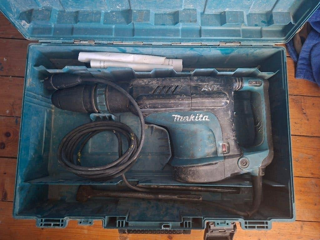 Makita Hakhamer HM1213C, Doe-het-zelf en Verbouw, Gereedschap | Boormachines, Ophalen, Boor- en/of Breekhamer, Variabele snelheid