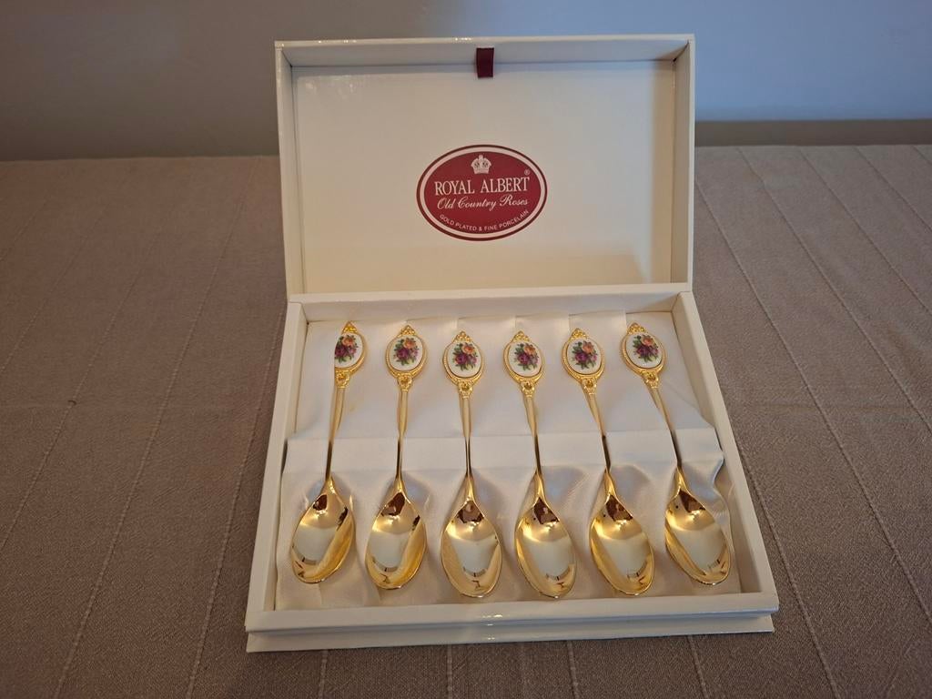 Royal Albert doosje met lepeltjes, Ophalen
