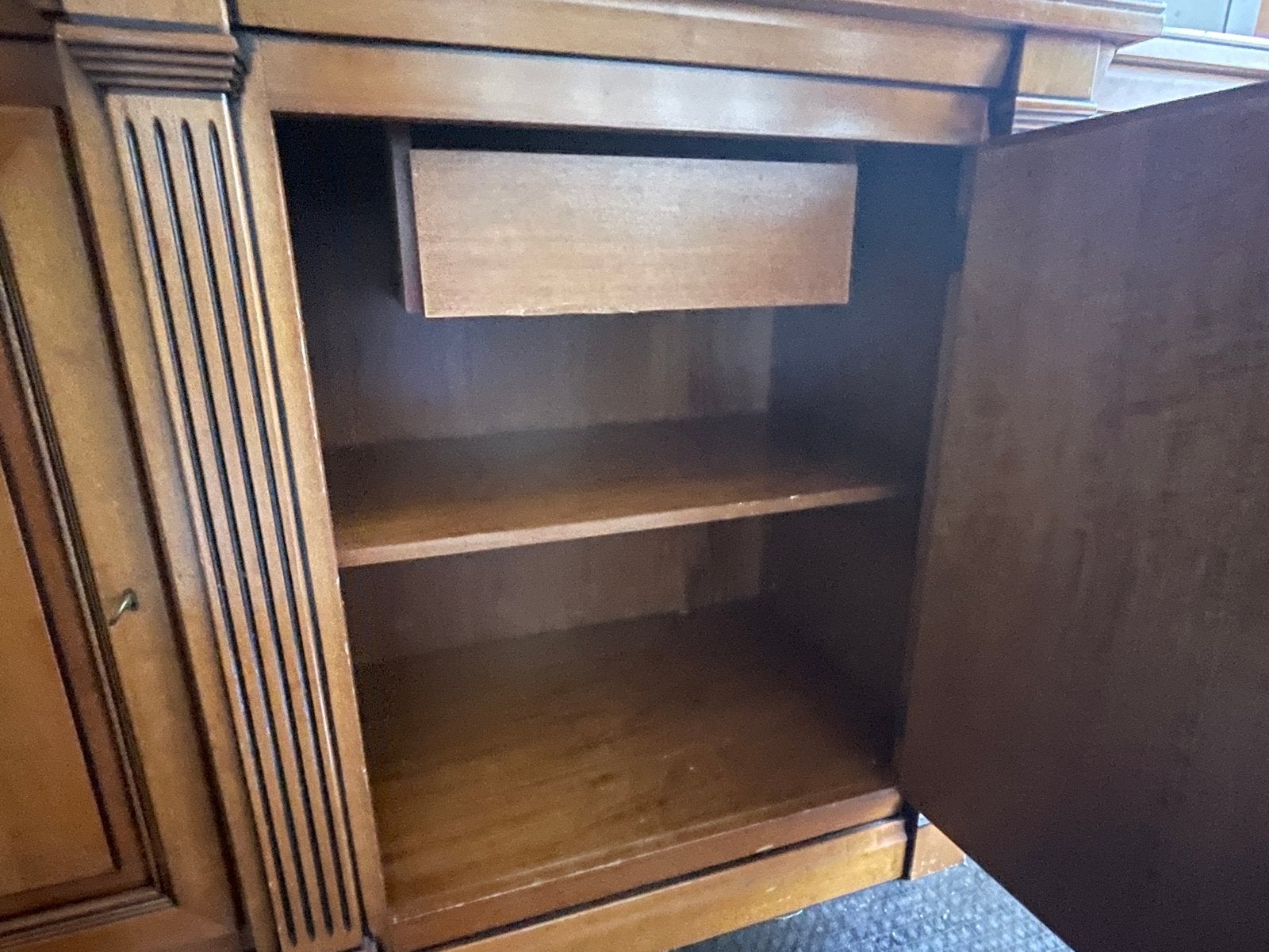 Klassiek massief houten dressoir / tv-meubel, Huis en Inrichting, Kasten | Dressoirs, Ophalen, Gebruikt, 200 cm of meer, Kersenhout